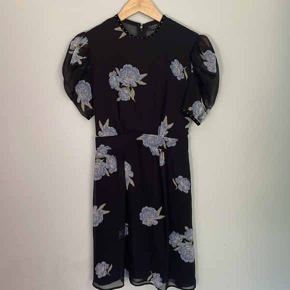 Topshop Dresses & Skirts - Topshop floral dress